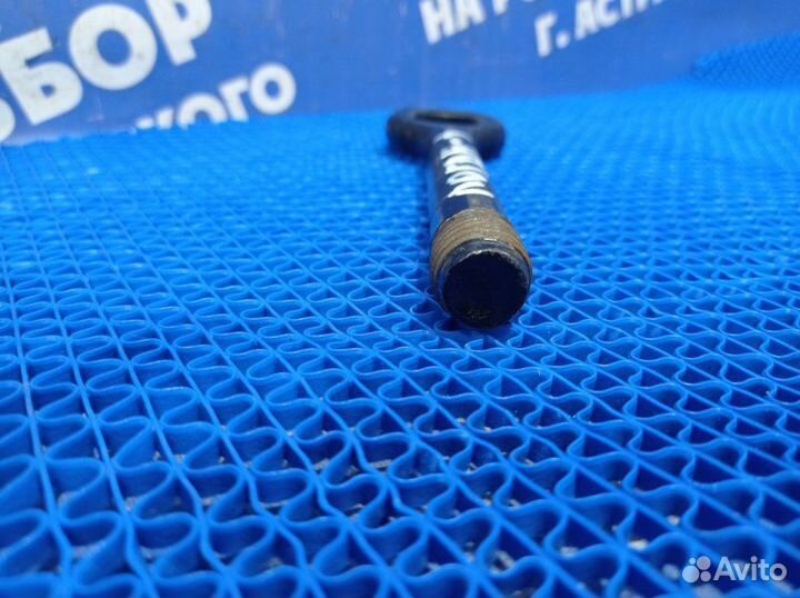 Буксировочный крюк Renault Logan седан K7J 2007