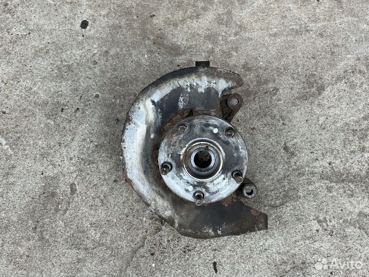 Ступица передняя правая Toyota Camry 30