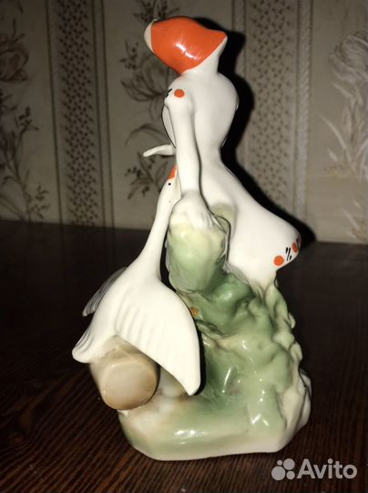 Статуэтка Птичница