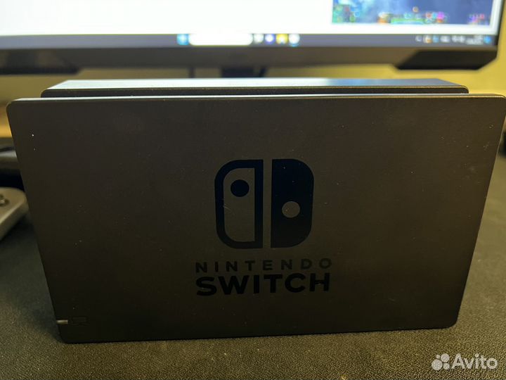 Nintendo Switch + Zelda Breath of the Wild