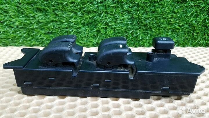 Блок управления стеклоподъемниками передний правый