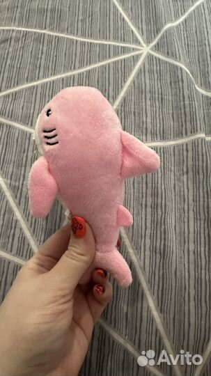 Розовая акула Леха брелок