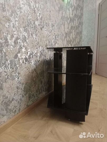 Стеклянная тумба под тв