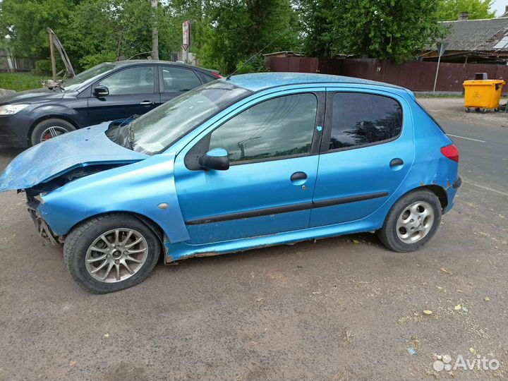 Разбор на запчасти Peugeot 206