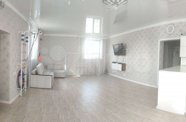 Дом 179 м² на участке 7 сот.