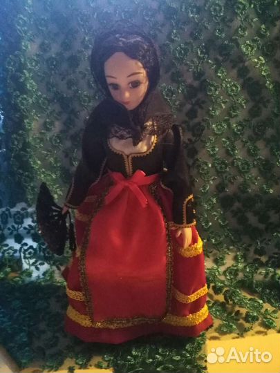 Кукла фарфоровая новая Испания