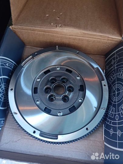 Маховик Luk 415054010. Фольксваген Т6 2.0л 140л.с