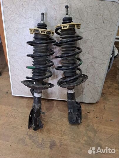 Honda insight переднии стойки