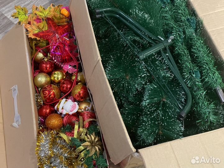Ёлка с игрушками