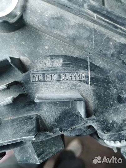 Правая противотуманная фара на Lexus Rx