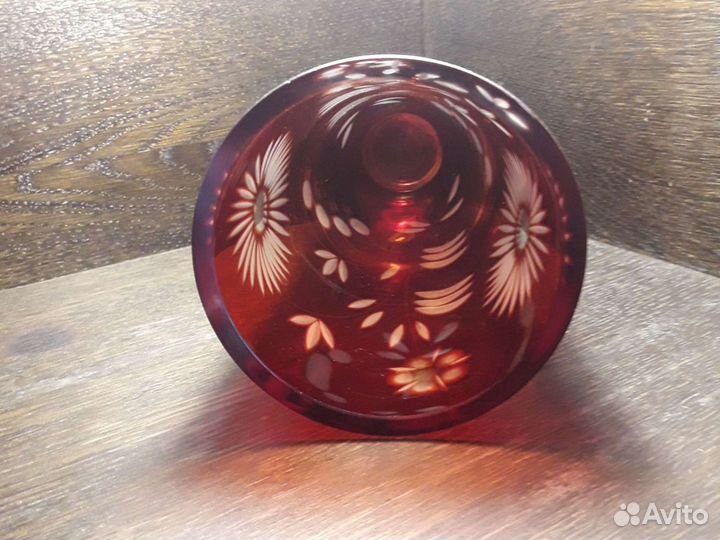 Ваза СССР рубиновое стекло,резьба