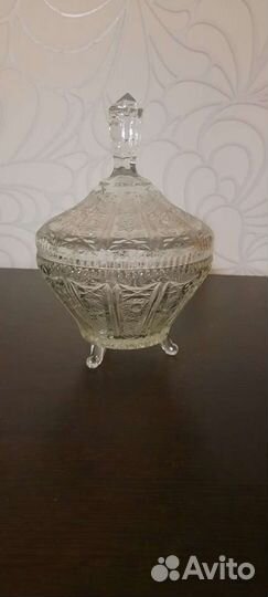 Хрустальная конфетница с крышкой