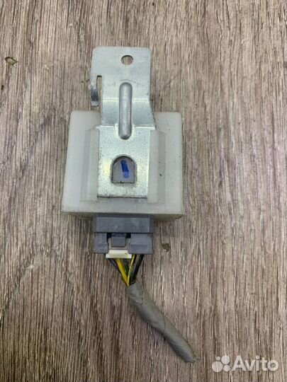 Реле заднее левое Honda Cr-V внедорожник 2002