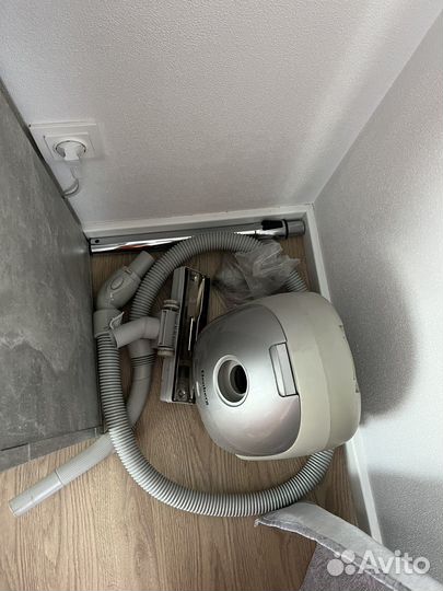 Пылесос elenberg VC-2027