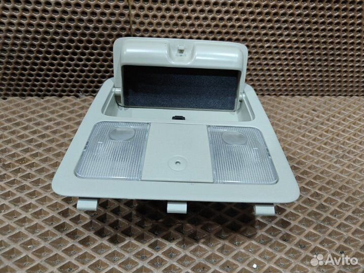 Плафон салона с очечником передний Nissan Bluebird