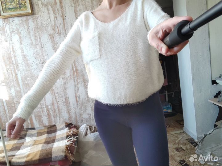 Белый укороченный свитер