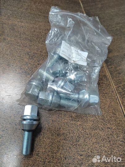 Колесный болт с эксцентриком М12х1.25