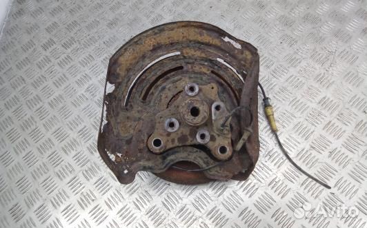 Ступица задняя правая opel vivaro (ZKR17NY01)