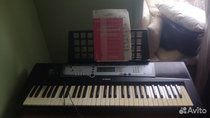 Синтезатор Yamaha psr e213 YPT-210 + наушники