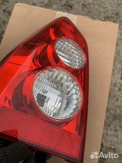 Mazda tribute Фонарь задний левый