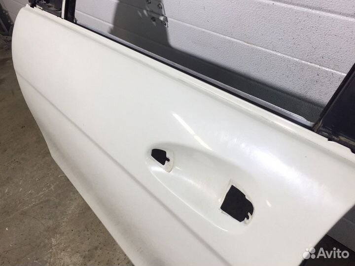 Mercedes W204 C180 Передняя левая дверь