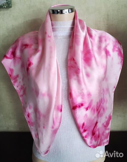 Платок розовый шелковый атласный