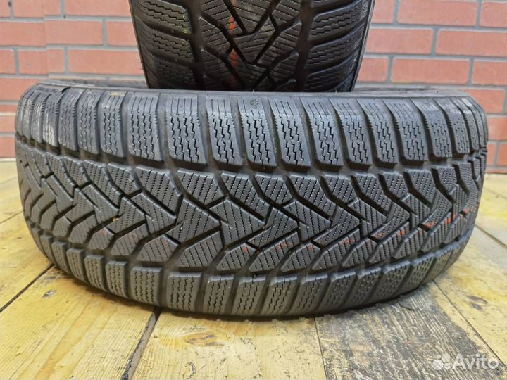 Uniroyal WinterExpert 215/55 R17 98V