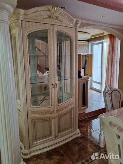 Шкаф витрина буфет