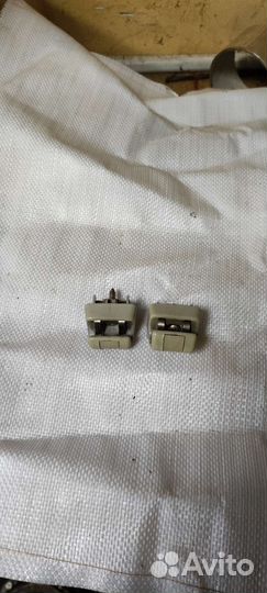 Крючок козырька W210