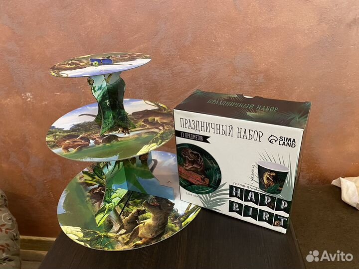 Подставка для десертов и набор посуды 