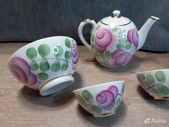 Сервиз чайный: 2 чайника, миска и 2 пиалы