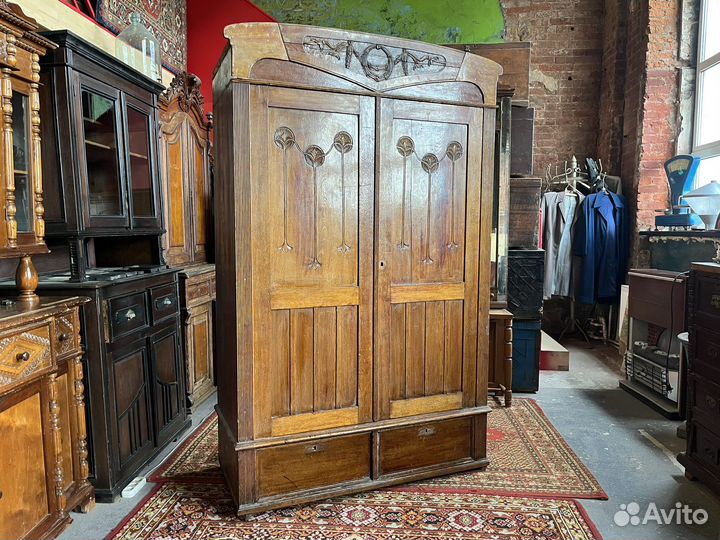 Шкаф старинный