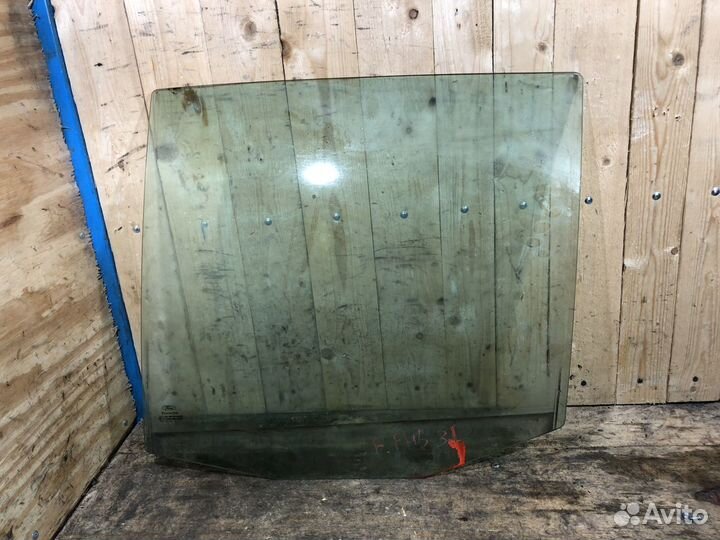 Стекло задней левой двери Ford Fusion