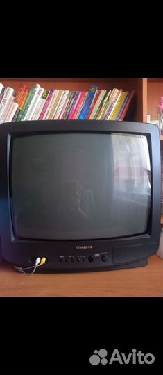 Телевизор и видеомагнитофон