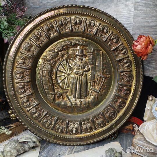 Антиквариат из Европы. Старинное панно, латунь