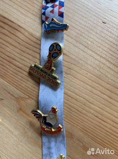 Значок металлический