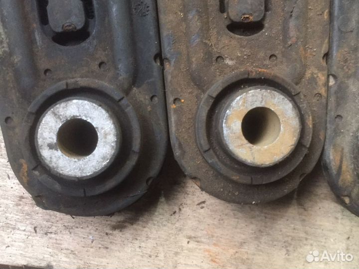 Renault опора двигателя задняя