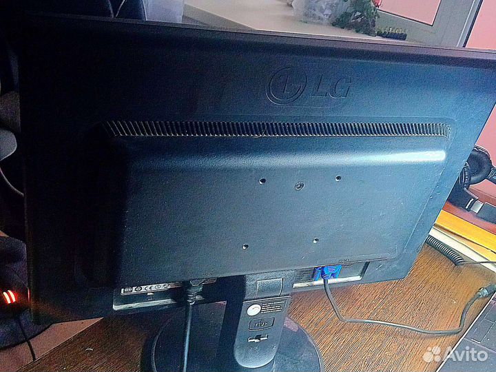 Монитор LG flatron w1942S