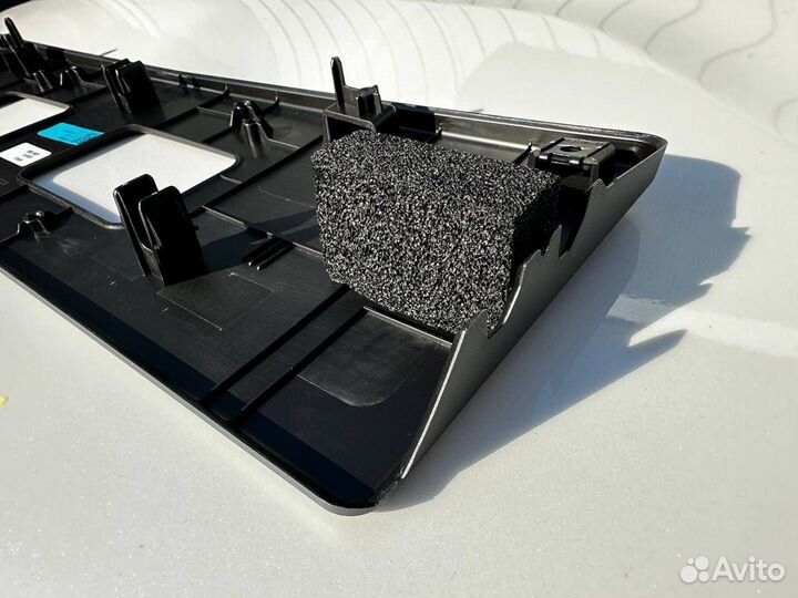 Подиум номерного знака РФ Geely Monjaro Манжаро