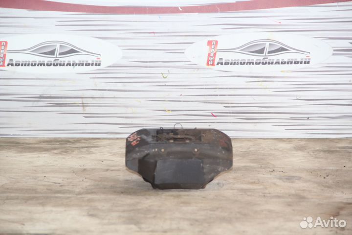 Суппорт зад право c Lexus LS460 USF40 1UR-FSE