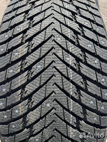 Grenlander Icedefensor Stud II 275/35 R20 108U