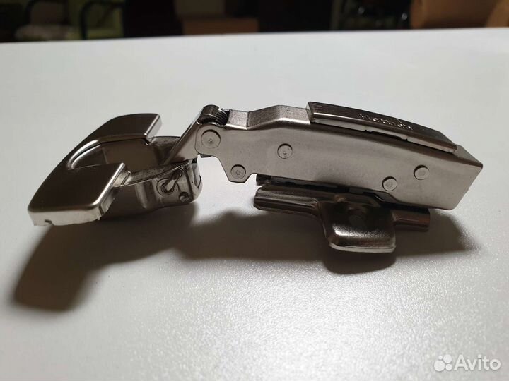 Петеля Hettich с доводчиком