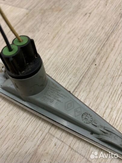 Повторитель в крыло передний правый Renault Megane