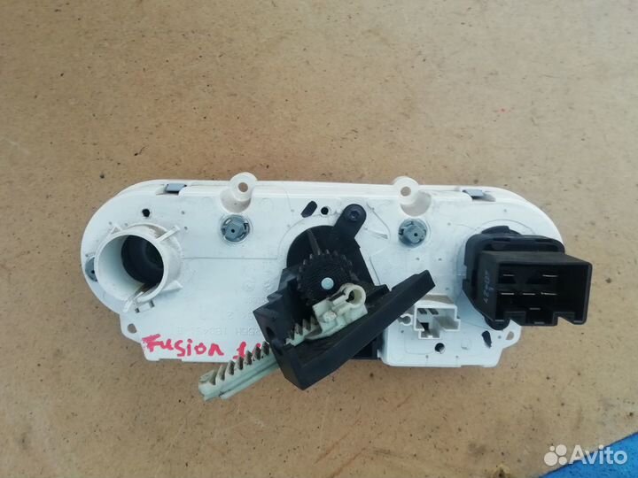 Блок управления печкой климатом Ford Fusion 2002