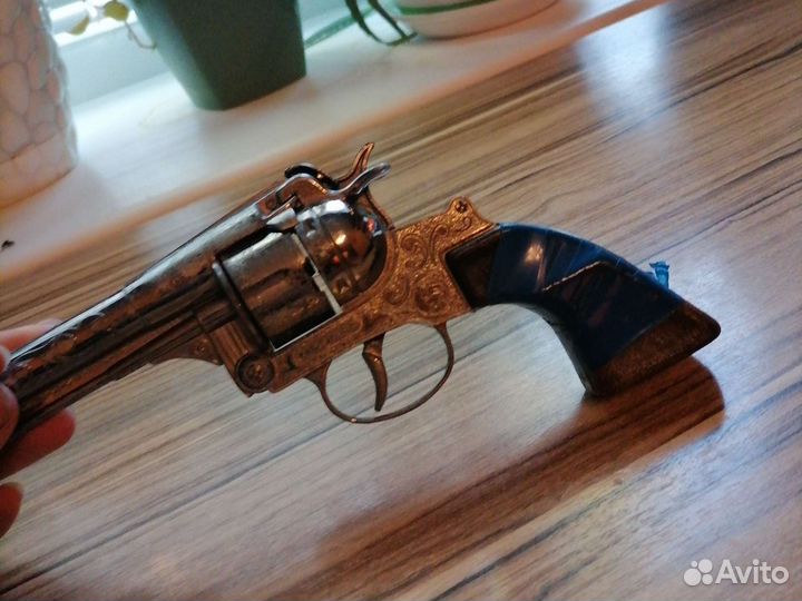 Пистолет на пистонах