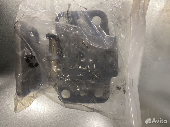 Петля двери 1-64780-089-4/2 CYZ51 Diesel