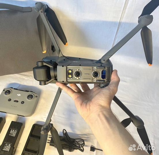 Квадрокоптер Dji Mavic 3 Fly More Combo