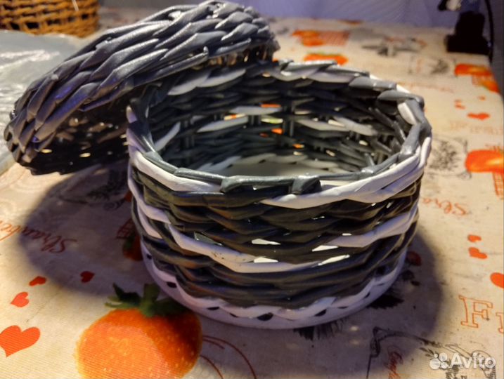 Корзина плетеная из бумажной лозы