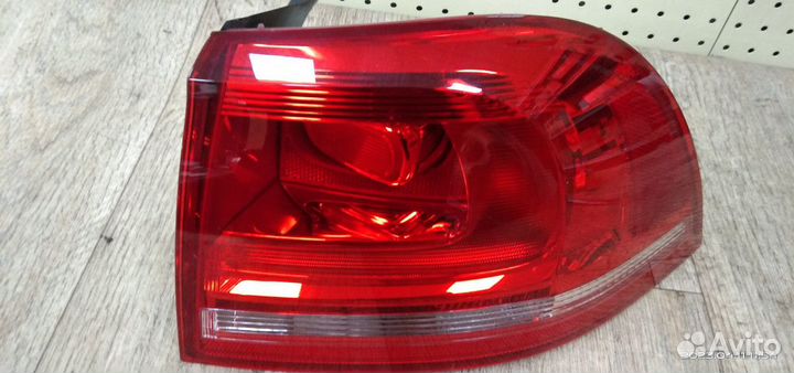 Фонарь задний наружный Volkswagen Touareg NF