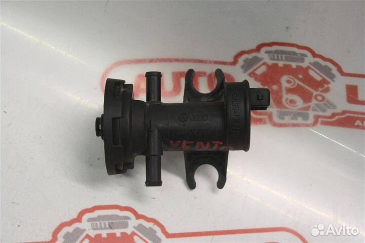 Клапан воздушный Volkswagen Golf 3 1993 037133515B